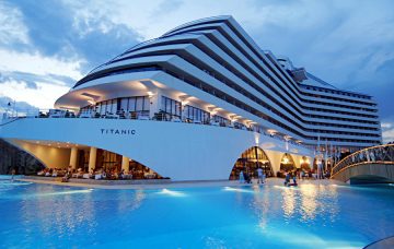 Luxury Hotel: TITANIC BEACH LARA