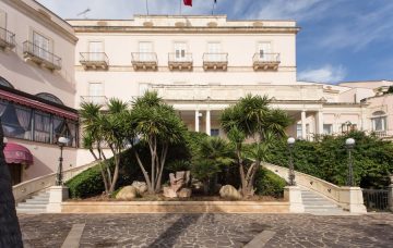 Luxury Hotel: GRAND HOTEL VILLA POLITI 1862