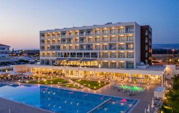 Luxury Hotel: LOUIS IVI MARE HOTEL